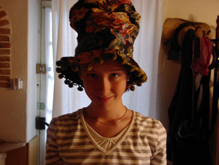 Schauspielerin Nadine mit Hut